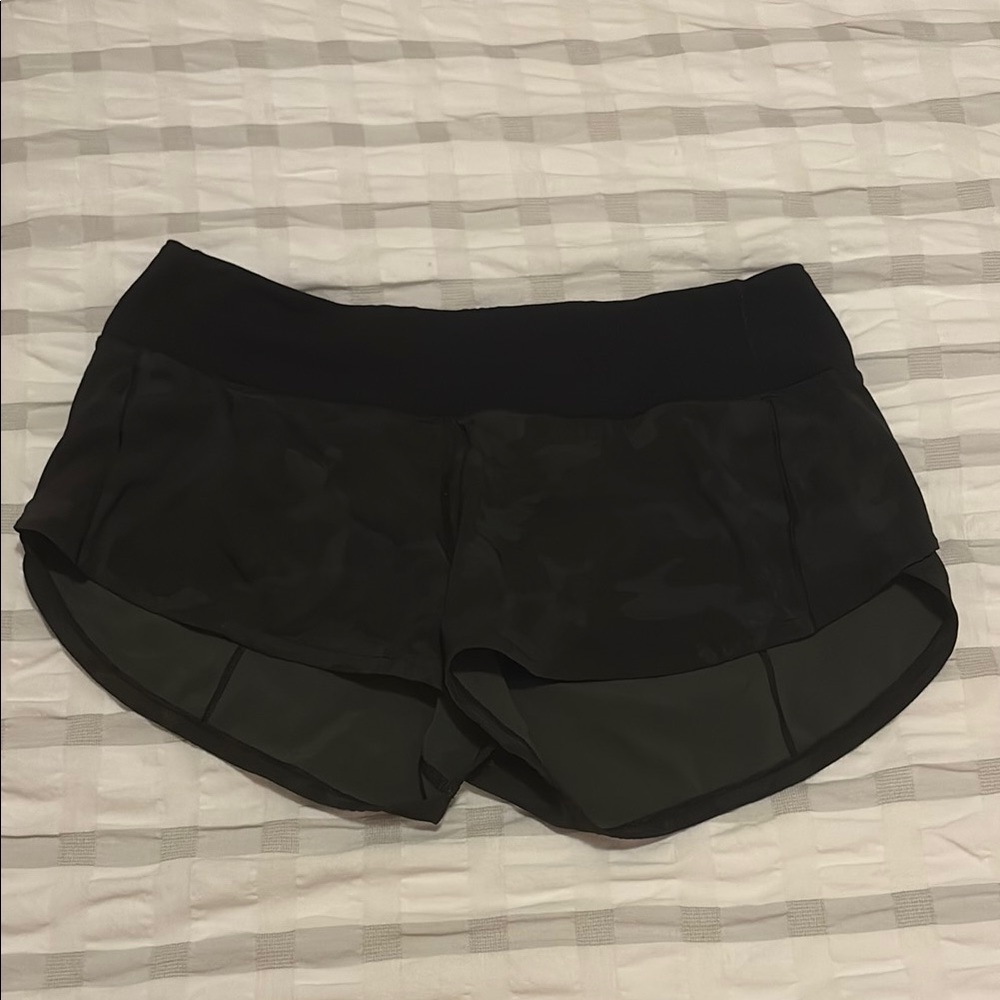 lululemon camo shorts 2.5 size 6